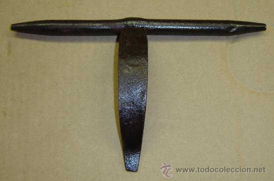 Antig&uuml;edades: CERROJO ANTIGUO DE FORJA medida 13*23 cms. - Foto 1