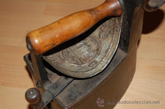 Antig&uuml;edades: PLANCHA DE CARBON SIGLO XIX - Foto 2