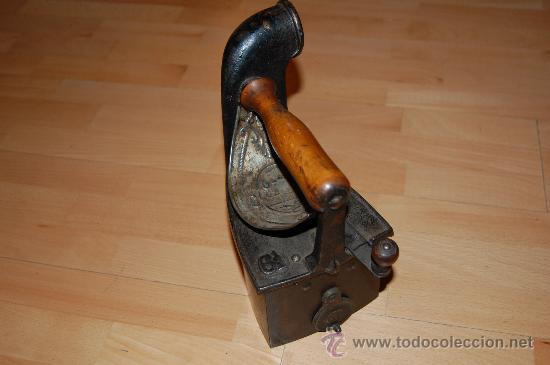 Antig&uuml;edades: PLANCHA DE CARBON SIGLO XIX - Foto 4