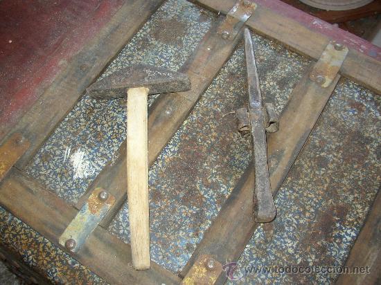 Antig&uuml;edades: yunque y martillo para picar guada&ntilde;a - Foto 1