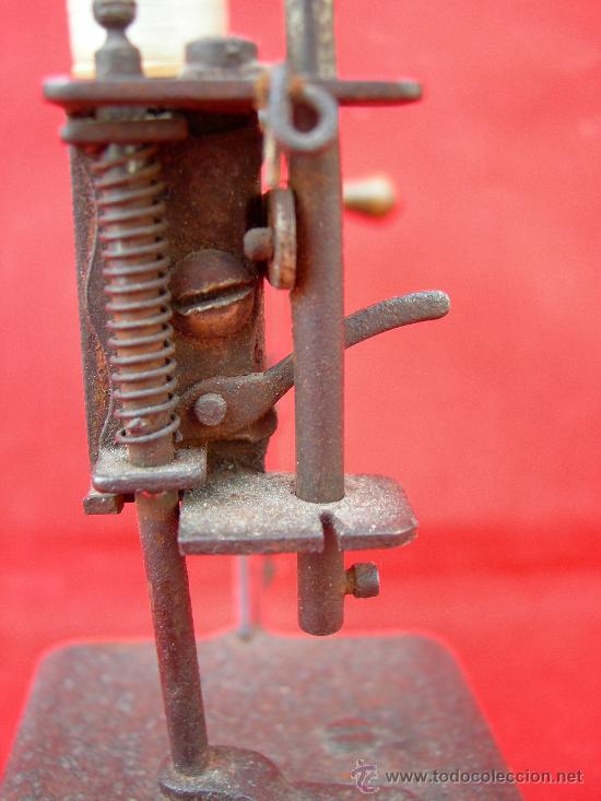 Antig&uuml;edades: PEQUE&Ntilde;A MAQUINA DE COSER - Foto 2