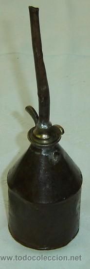 Antig&uuml;edades: ACEITERA ANTIGUA DE HOJALATA-MEDIDA 7*23 CMS. - Foto 1