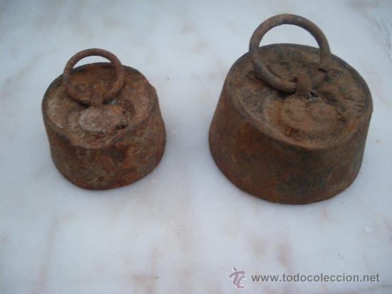 Antig&uuml;edades: 2 PESAS DE BALANZA. 1 HECTOGRAMO Y 1/2 KILOGRAMO. - Foto 2