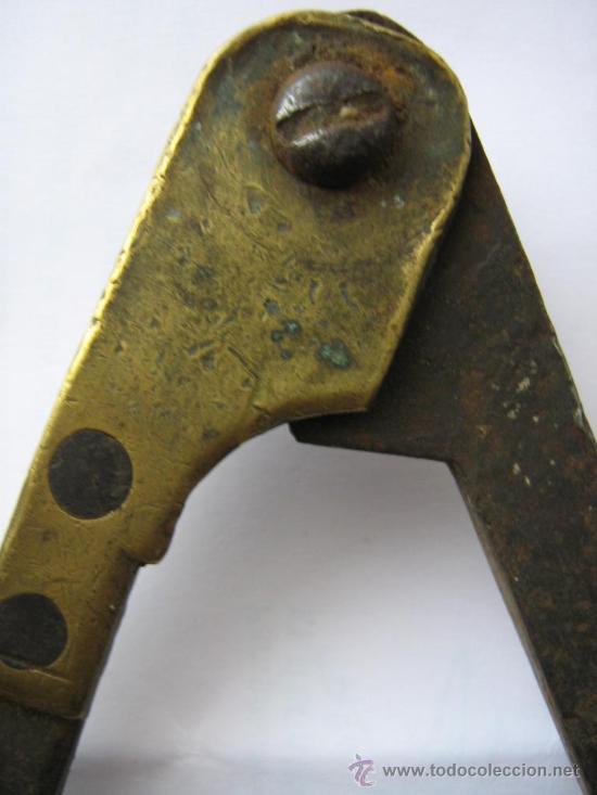 Antig&uuml;edades: ANTIGUO COMPAS DE HIERRO CON REFUERZO DE BRONCE - Foto 2
