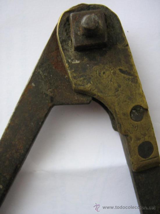 Antig&uuml;edades: ANTIGUO COMPAS DE HIERRO CON REFUERZO DE BRONCE - Foto 3
