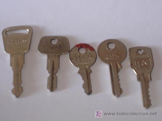 Antig&uuml;edades: LOTE DE CINCO LLAVES DIFERENTES - Foto 1