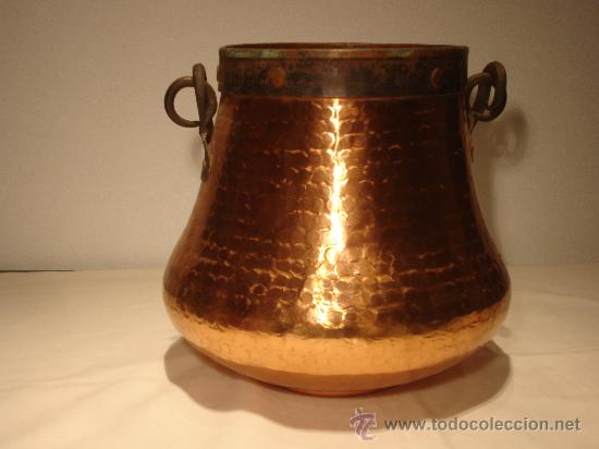 Antig&uuml;edades: CALDERO DE COBRE CON ASAS DE HIERRO FORJADO - Foto 1