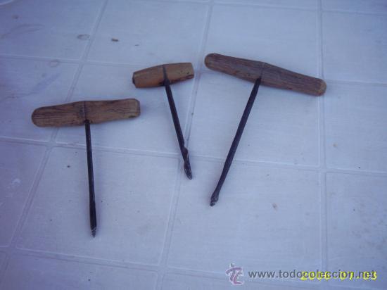 Antig&uuml;edades: Tres berbiquies de carpinteria 11,12 y 15 cms - Foto 1