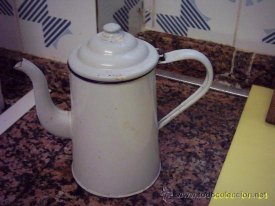 Antig&uuml;edades: Antigua lechera ba&ntilde;ada en porcelana - Foto 1