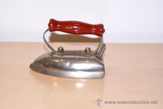 Antig&uuml;edades: Plancha de viaje antigua - Foto 1