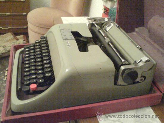 Antig&uuml;edades: Maquina de escribir studio 44 Olivetti - Foto 1