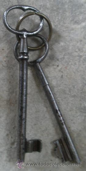 Antig&uuml;edades: Juego de dos llaves antiguas de unos 12 cms - Foto 1