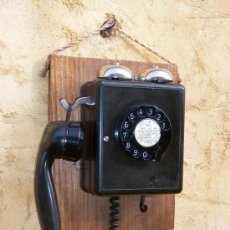 Teléfonos: TELEFONO PARED, TIMBRES EXTERIORES, FUNCIONANDO , DE BAQUELITA, DATA DE 1950 ,,,TEL365