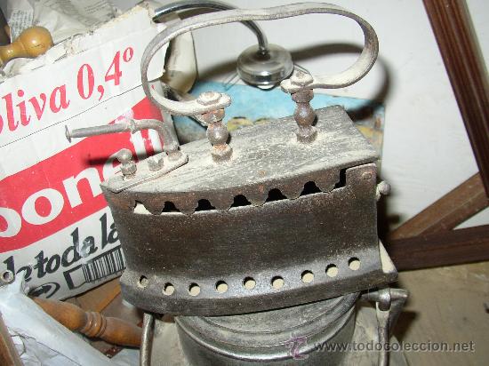 Antig&uuml;edades: Antigua plancha de carb&oacute;n - Foto 1