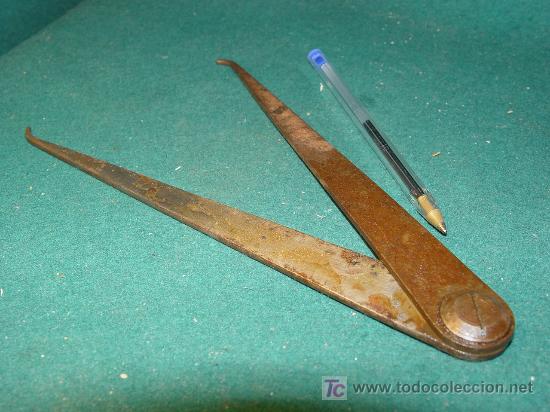Antig&uuml;edades: ANTIGUO COMPAS DE TALLER DE TORNERO Y DE CARPINTERO - Foto 2