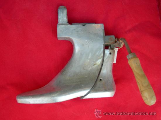 Antig&uuml;edades: HORMA MOLDE DE ALUMINIO PARA CALZADO - Foto 1