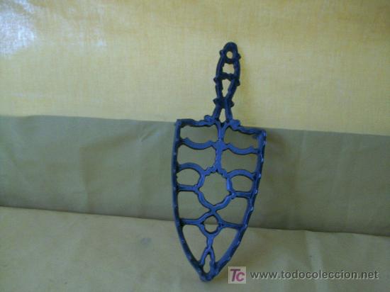 Antig&uuml;edades: ANTIGUO PIE DE PLANCHA DE ALUMINIO - MEDIDAS 9X23 - Foto 2