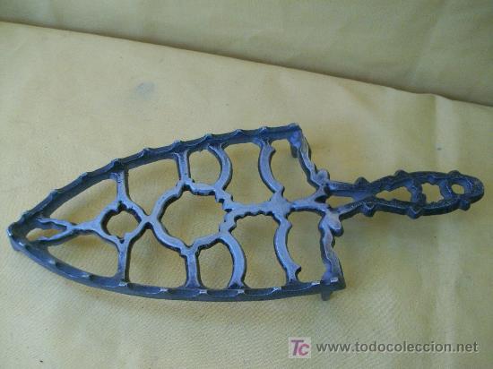 Antig&uuml;edades: ANTIGUO PIE DE PLANCHA DE ALUMINIO - MEDIDAS 9X23 - Foto 1
