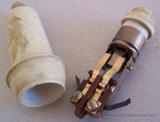 Antig&uuml;edades: interruptor antiguo de baquelita (sin cable, manchado,  7cm aprox) - Foto 2