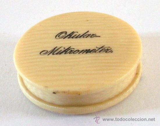 Antig&uuml;edades: micrometro ocular aleman en su caja de celuloide ( 2,6cm aprox de diametro) - Foto 1