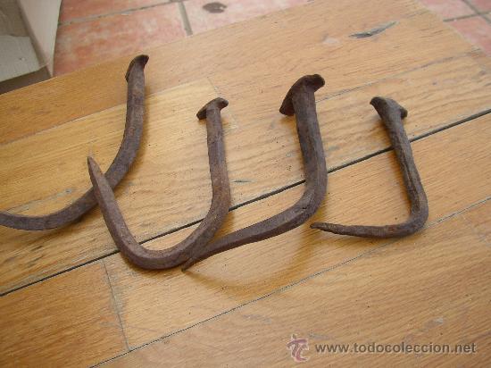 Antig&uuml;edades: Lote de clavos de forja antiguos - Foto 1