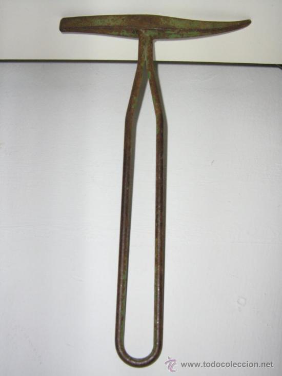 Antig&uuml;edades: ANTIGUO MARTILLO CON MANGO DE HIERRO - Foto 4