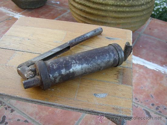 Antig&uuml;edades: Antiguo engrasador de bomba - Foto 1
