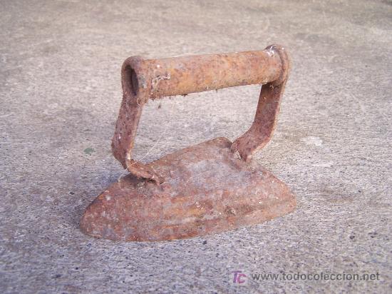 Antig&uuml;edades: antigua plancha de hierro - Foto 1