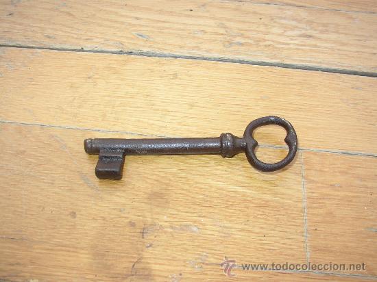 Antig&uuml;edades: antigua llavede forja 12 cms - Foto 1
