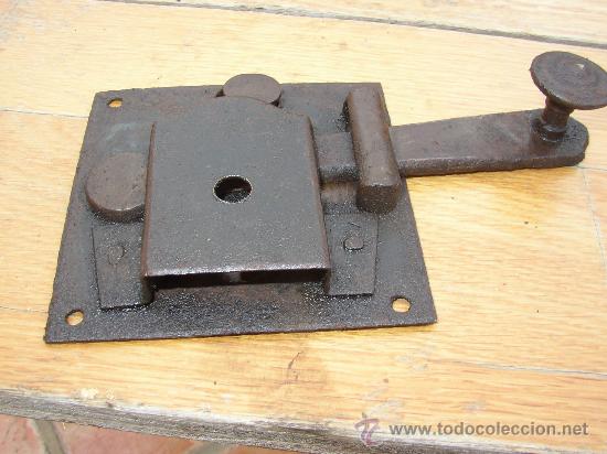 Antig&uuml;edades: Antigua cerradura para puerta - Foto 2
