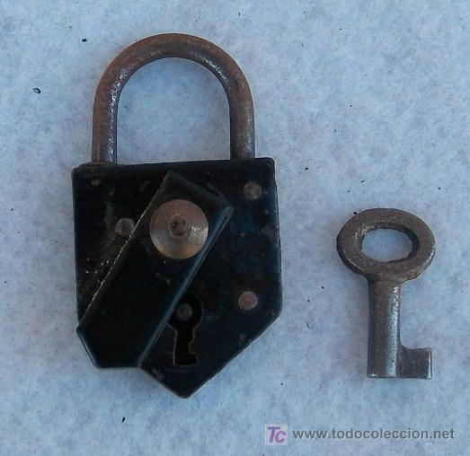 Antig&uuml;edades: candado 7 cm de alto, con llave hueca original funcionando - Foto 1