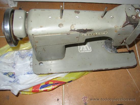 Antig&uuml;edades: Antigua m&aacute;quina de coser - Foto 1