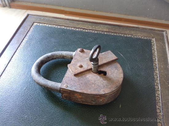 Antig&uuml;edades: Antiguo candado con su llave - Foto 1