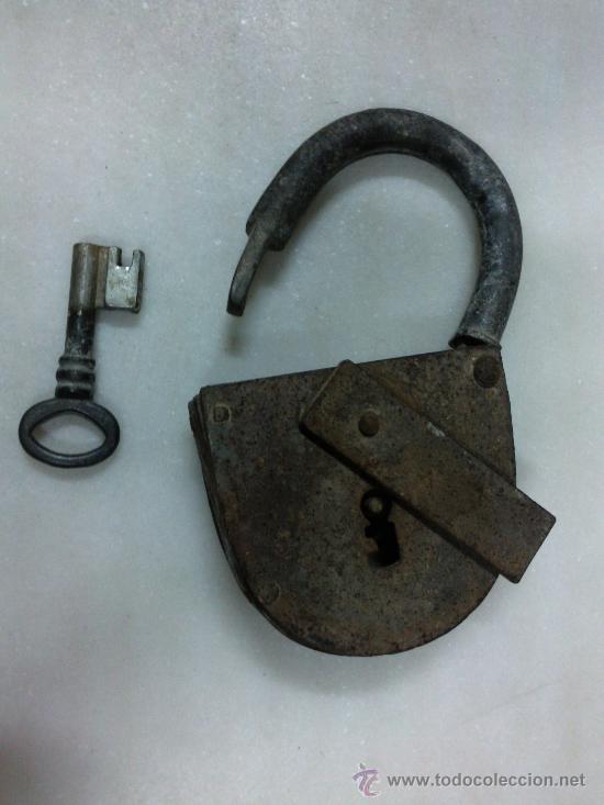 Antig&uuml;edades: Antiguo candado con su llave - Foto 2
