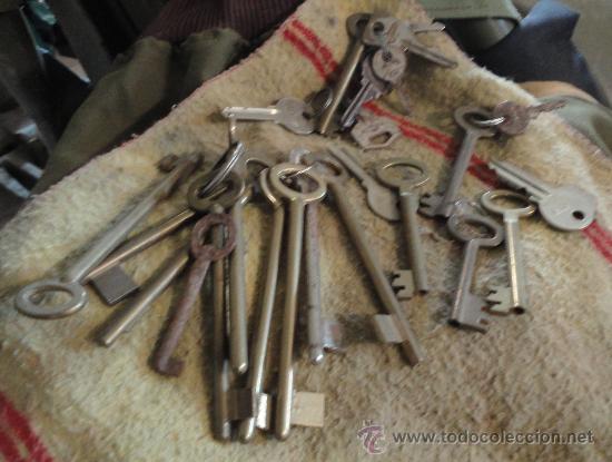 Antig&uuml;edades: Lote de 25 llaves variadas - Foto 1