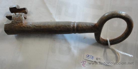 Antig&uuml;edades: Llave de 13 cm aproximadamente, hueca, girada - Foto 1