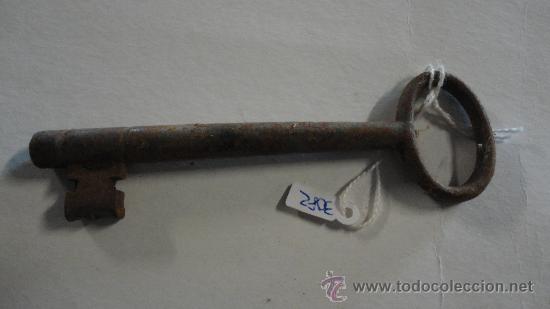 Antig&uuml;edades: Llave de 115 cm aproximadamente - Foto 1