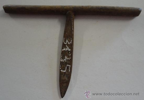 Antig&uuml;edades: Cerrojo reparado, mide 20, 5 cms - Foto 1