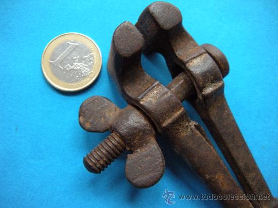 Antig&uuml;edades: ANTIGUO TORNILLO GATO DE HIERRO - Foto 1
