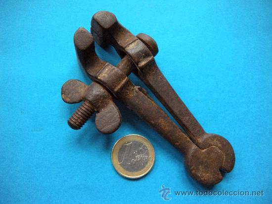 Antig&uuml;edades: ANTIGUO TORNILLO GATO DE HIERRO - Foto 2
