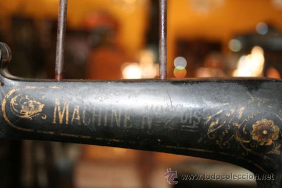 Antig&uuml;edades: M&Aacute;QUINA DE COSER DE 1800 REF.4750 - Foto 3