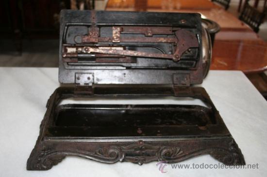 Antig&uuml;edades: M&Aacute;QUINA DE COSER DE 1800 REF.4750 - Foto 6