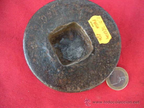 Antig&uuml;edades: ANTIGUA PESA DE HIERRO DE 2 LIBRAS - Foto 1