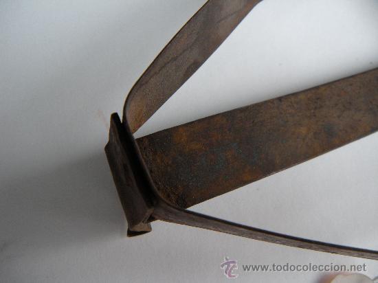 Antig&uuml;edades: ANTIGUO APOYA PLANCHA EN FORJA - Foto 2