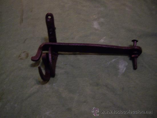 Antig&uuml;edades: CERROJO DE HIERRO ANTIGUO - Foto 3
