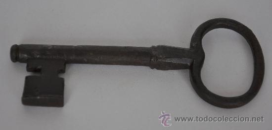 Antig&uuml;edades: Antigua llave de forja. - Foto 1