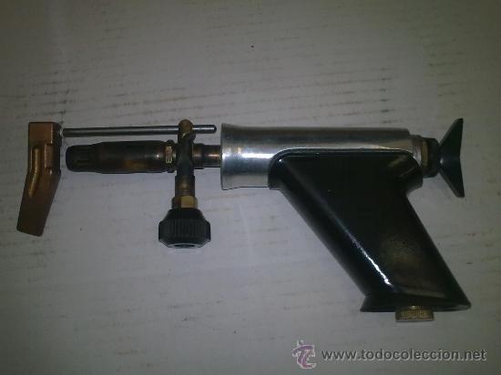 Antig&uuml;edades: ANTIGUO SOPLETE CON FORMA DE PISTOLA - Foto 1
