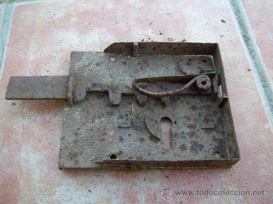 Antig&uuml;edades: CERRADURA ANTIGUA 19x15 cms - Foto 2