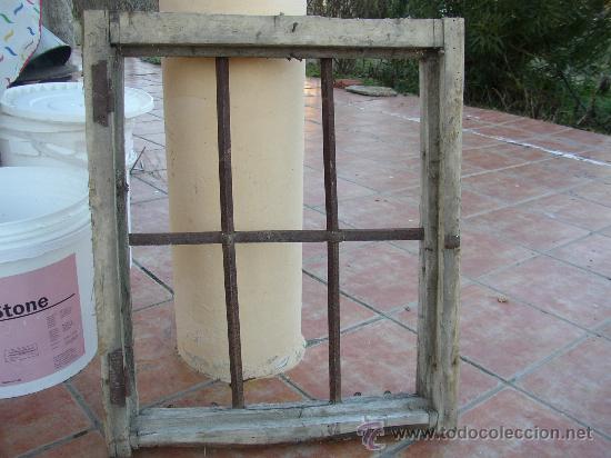 Antig&uuml;edades: VENTANA CON REJA DE FORJA 67x57 cms - Foto 1