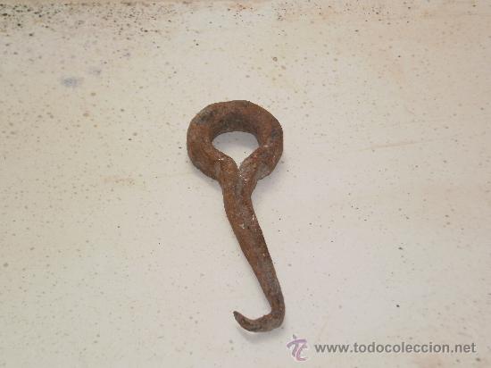 Antig&uuml;edades: ANTIGUO GANCHO DE HIERRO ( CON OXIDO ) . - Foto 1